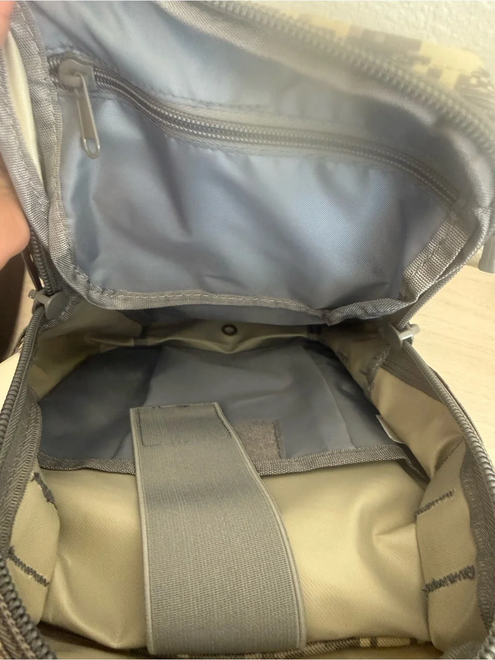 Men's Messenger Shoulder Bag in Digital Gray Camo